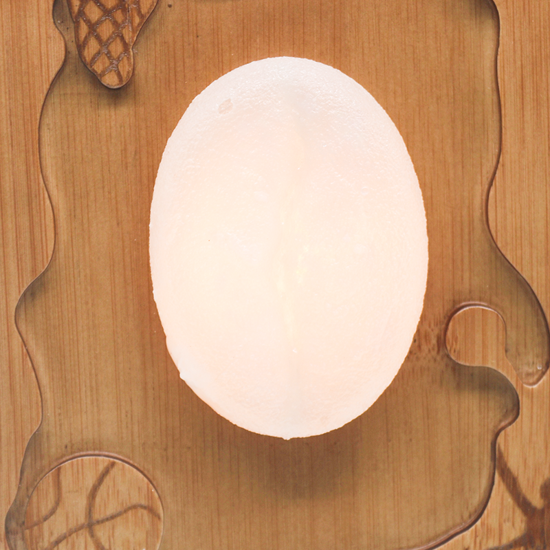 Lampada artistica in legno in rilievo in stile sportivo color noce: forte vento che insegue ombre/luce ad arco di fuoco blu