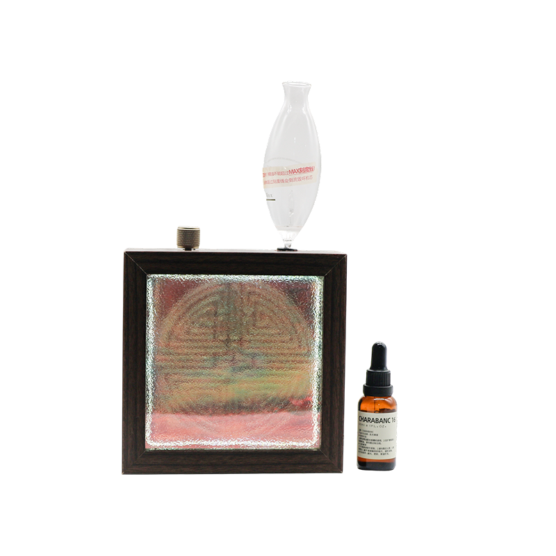 Lampada per aromaterapia con modello di longevità sulla parte superiore della bottiglia di olio essenziale con struttura in legno massello scuro - modello di longevità