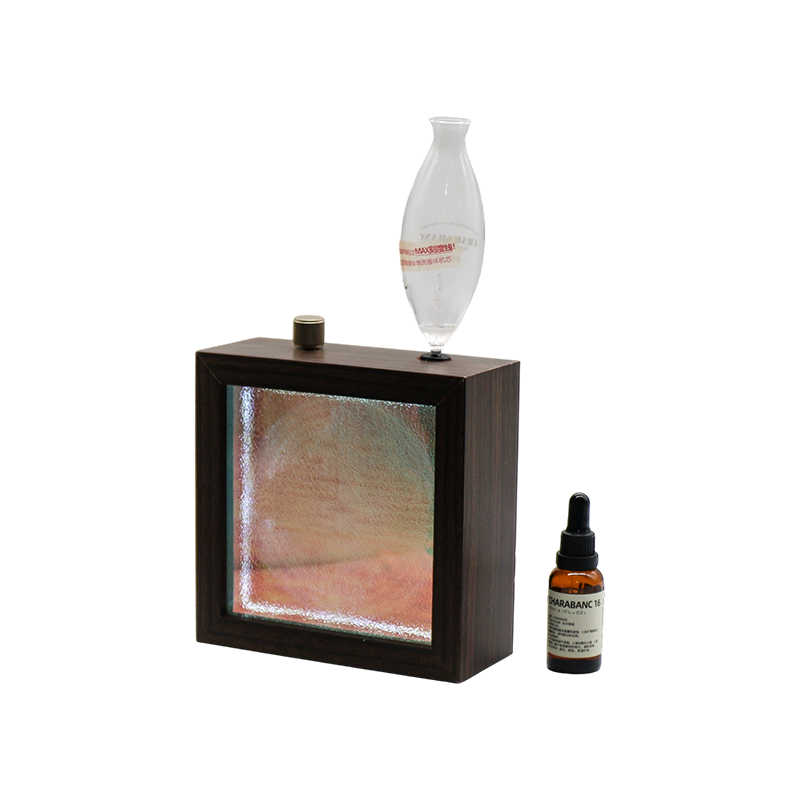 Lampada per aromaterapia con modello di longevità sulla parte superiore della bottiglia di olio essenziale con struttura in legno massello scuro - modello di longevità