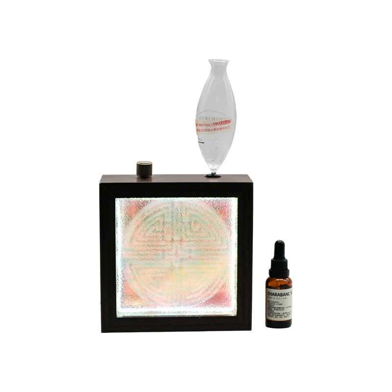 Lampada per aromaterapia con modello di longevità sulla parte superiore della bottiglia di olio essenziale con struttura in legno massello scuro - modello di longevità